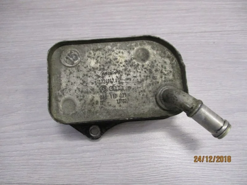 Радиатор масляный AUDI A6 2002 06B117021 2