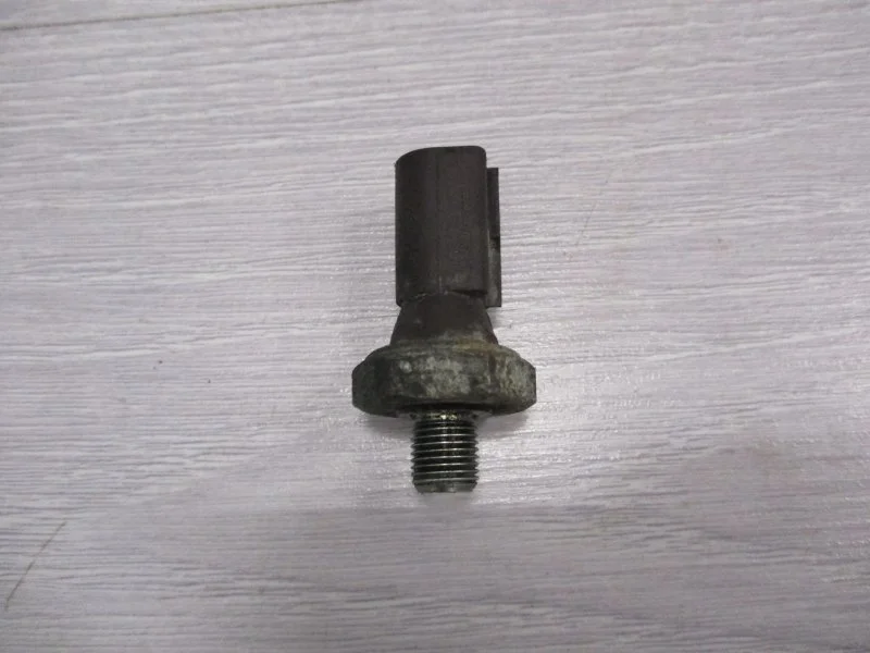 Датчик давления масла VOLKSWAGEN CADDY 2007 038919081H 1.9