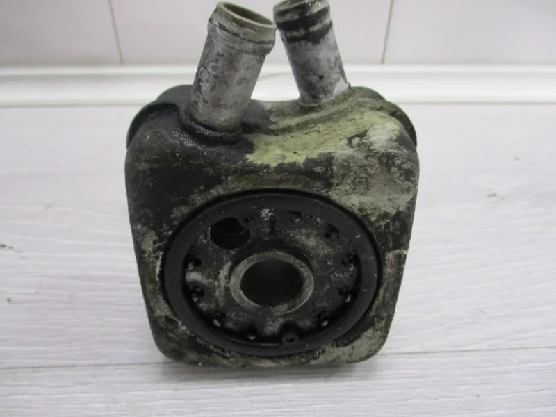 Радиатор масляный Volkswagen Transporter 2000 068117021B 2.5