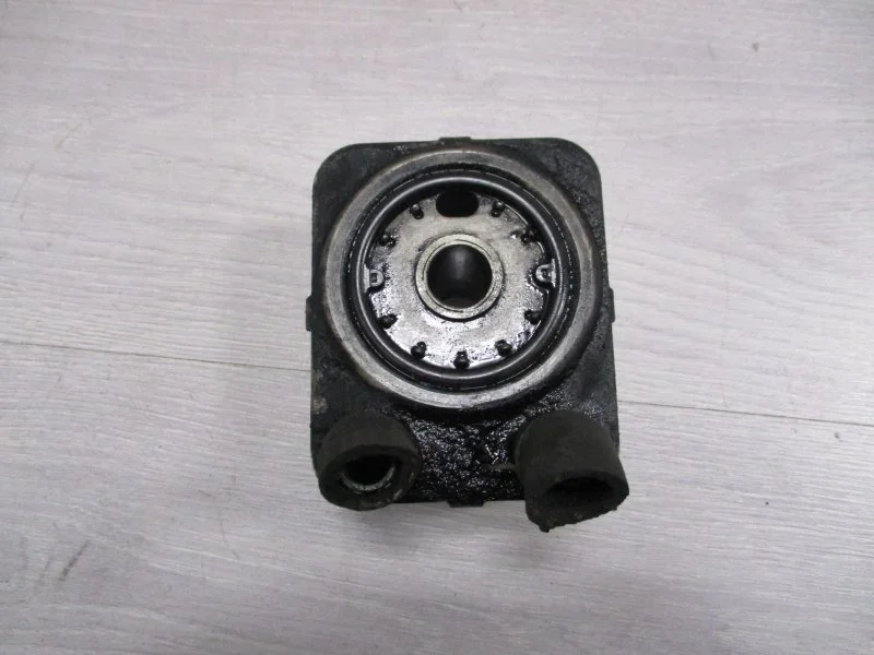 Радиатор масляный Volkswagen Passat 2002 068117021B СЕДАН AVB