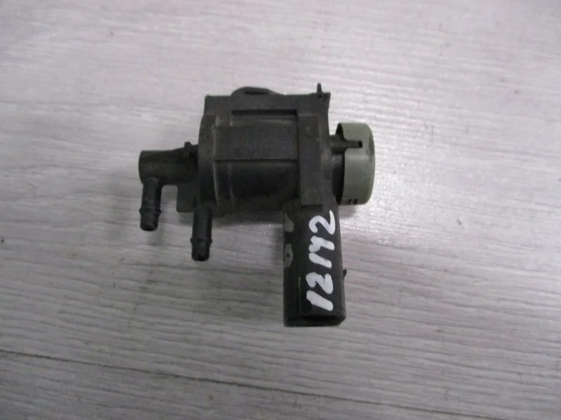Вакуумный электромагнитный клапан Audi A6 C5 2003 1J0906283C СЕДАН