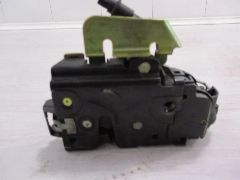 Замок двери AUDI A6 2003 4B0839015B 1.9, задний левый