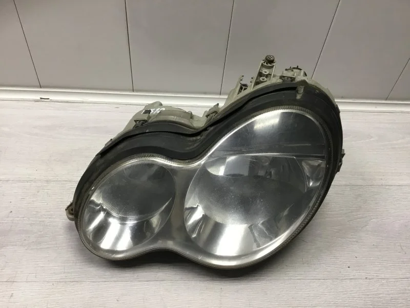 Фара MERCEDES-BENZ C-CLASS 2003 A2038200161 СЕДАН 646962 30 099666, передняя левая