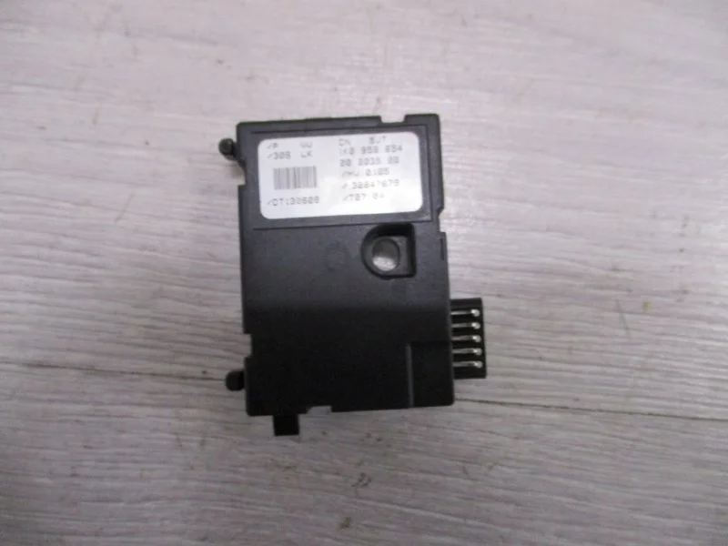 Датчик угла поворота руля Skoda Octavia 2009 1K0959654 1.9