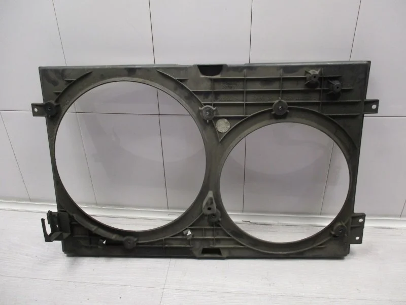 Кожух вентилятора радиатора диффузор VOLKSWAGEN GOLF 2000 1J0121205B ХЭТЧБЕК 1.9