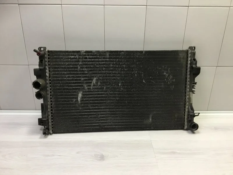Радиатор охлаждения MERCEDES-BENZ VITO 2004 A6395010401 ФУРГОН OM 646.982