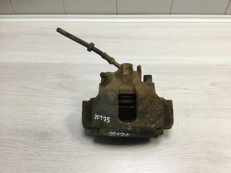 Суппорт тормозной Volvo Cross Country 2004 8251317 2.4, передний правый