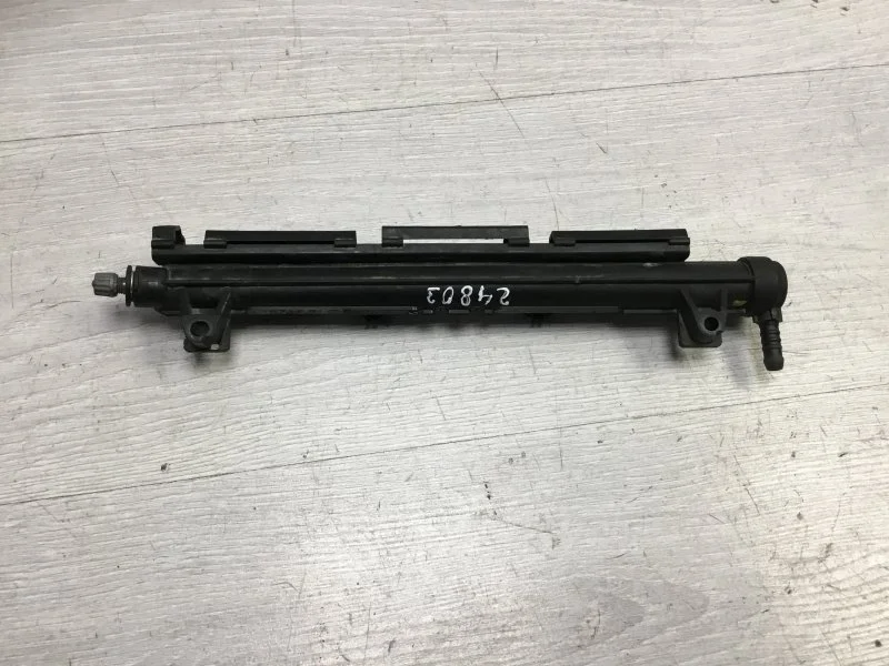 Рампа топливная Volkswagen Golf 2004 036133320C BCA