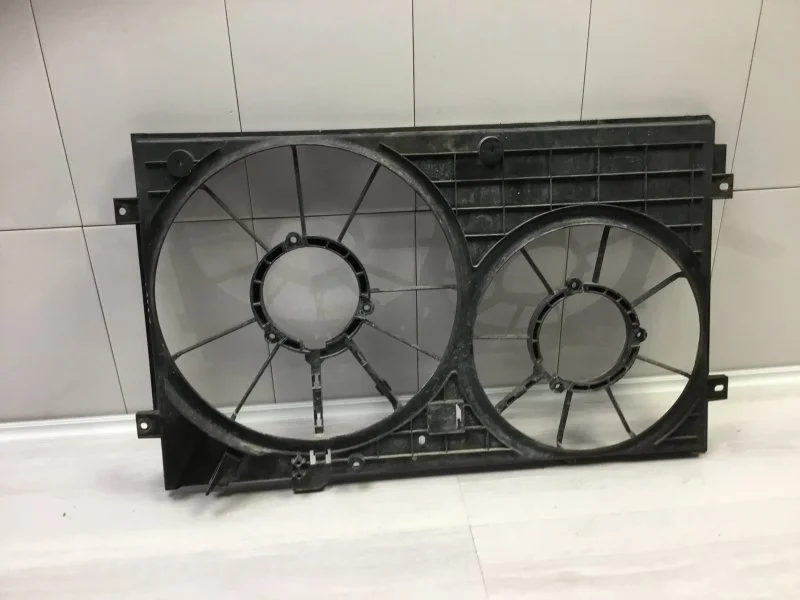 Кожух вентилятора радиатора диффузор Volkswagen Touran 2005 1K0121207T МИНИВЭН BKC