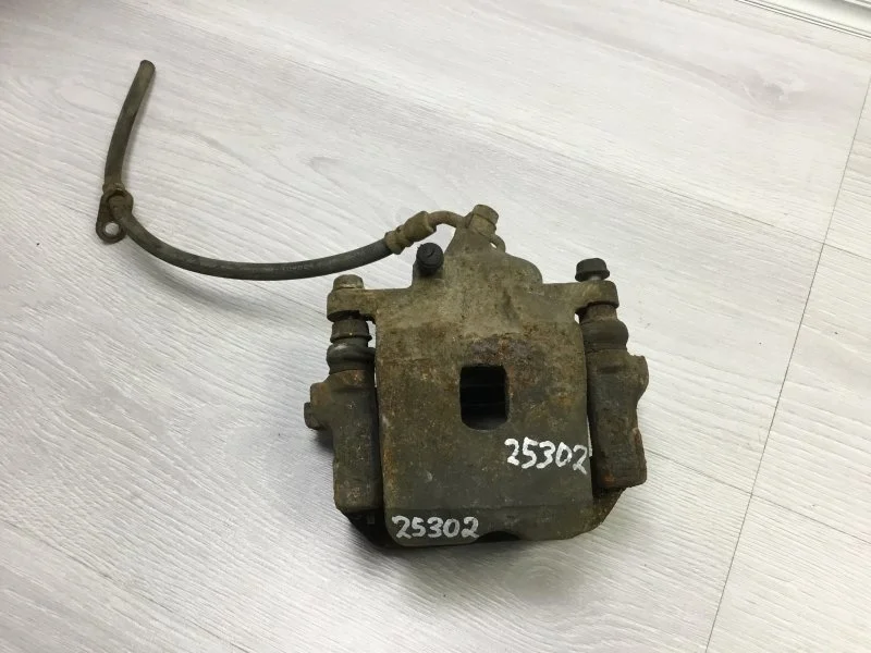 Суппорт тормозной Toyota Rav4 2002 4773042040 ВНЕДОРОЖНИК 1CDFTV, передний правый