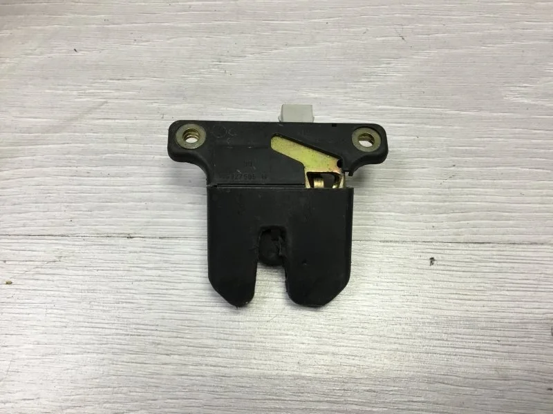 Замок багажника AUDI A6 1998 4B5827505B 1.8