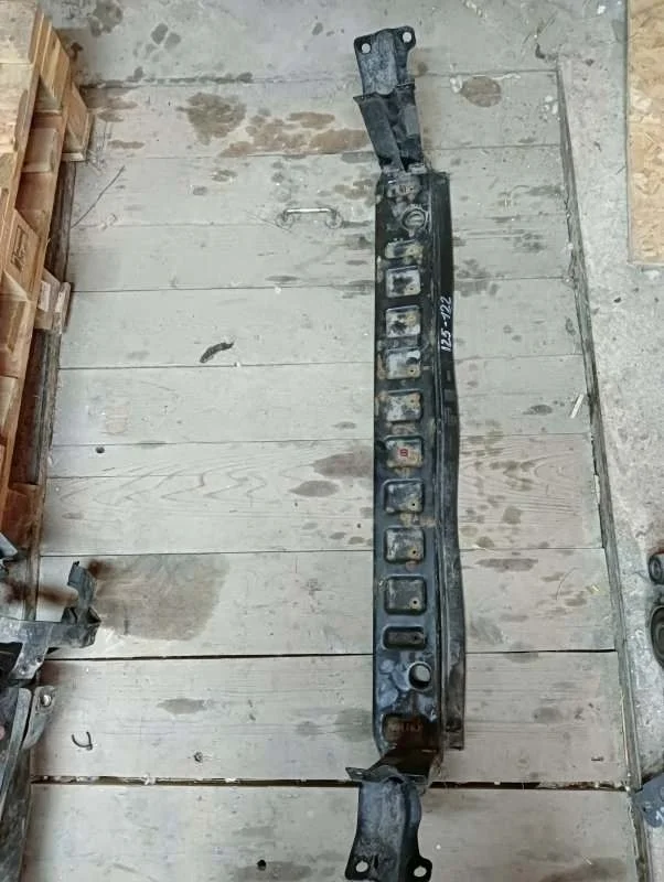 Планка радиатора Volvo Xc70 2012 31368100 УНИВЕРСАЛ D 5244 T17