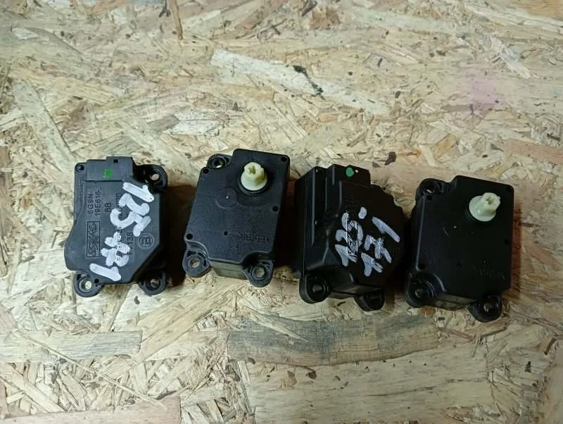 Моторчики управления заслонками отопителя VOLVO xc70 2012 6G9N19E616 УНИВЕРСАЛ D 5244 T17