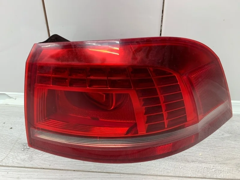 Фонарь VOLKSWAGEN PASSAT 2012 3AF945208B УНИВЕРСАЛ CAYC, задний правый