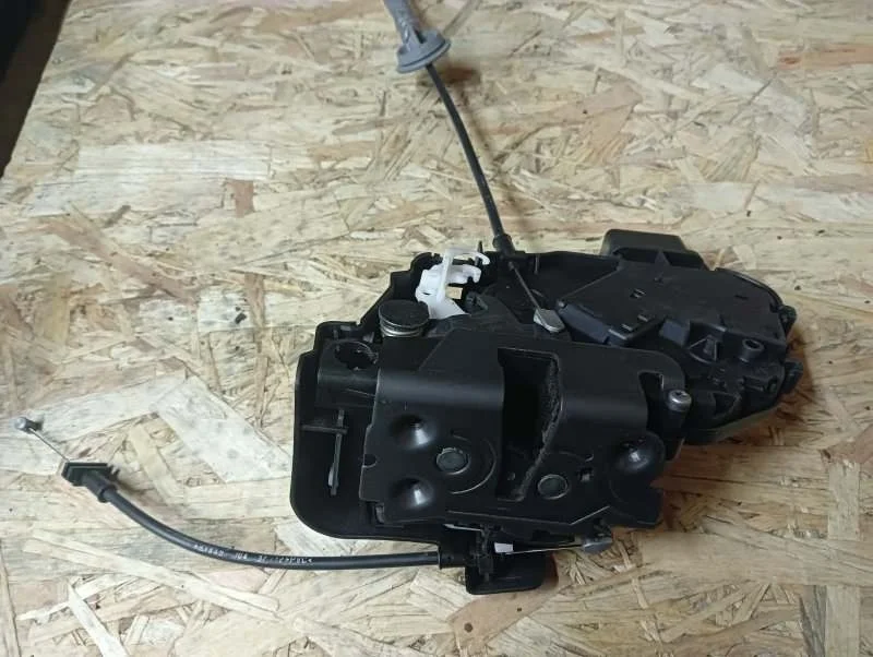 Замок двери Volvo Xc70 2012 31253675 УНИВЕРСАЛ D 5244 T17, задний левый