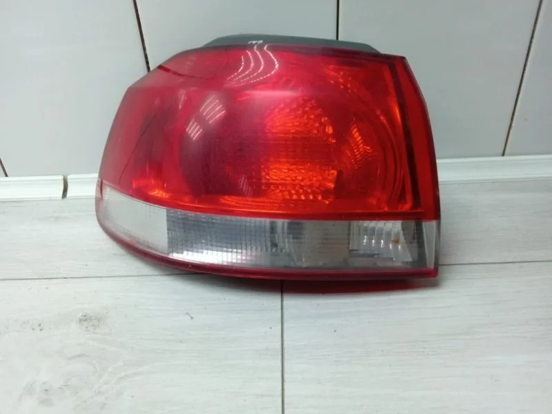 Фонарь VOLKSWAGEN GOLF 2010 5K0945095E ХЭТЧБЕК CAYB, задний левый