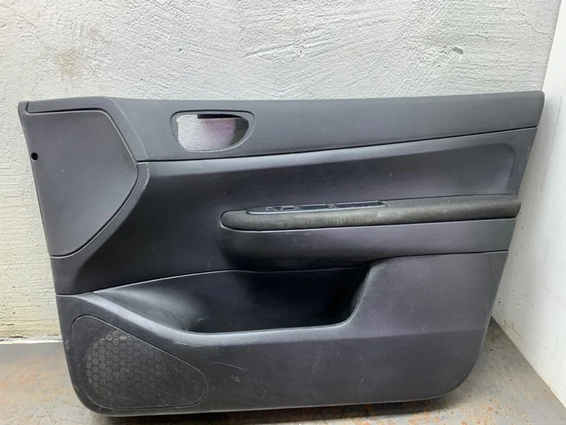 Обшивка двери PEUGEOT 307 2007 933116 УНИВЕРСАЛ 9HX (DV6ATED4), передняя правая