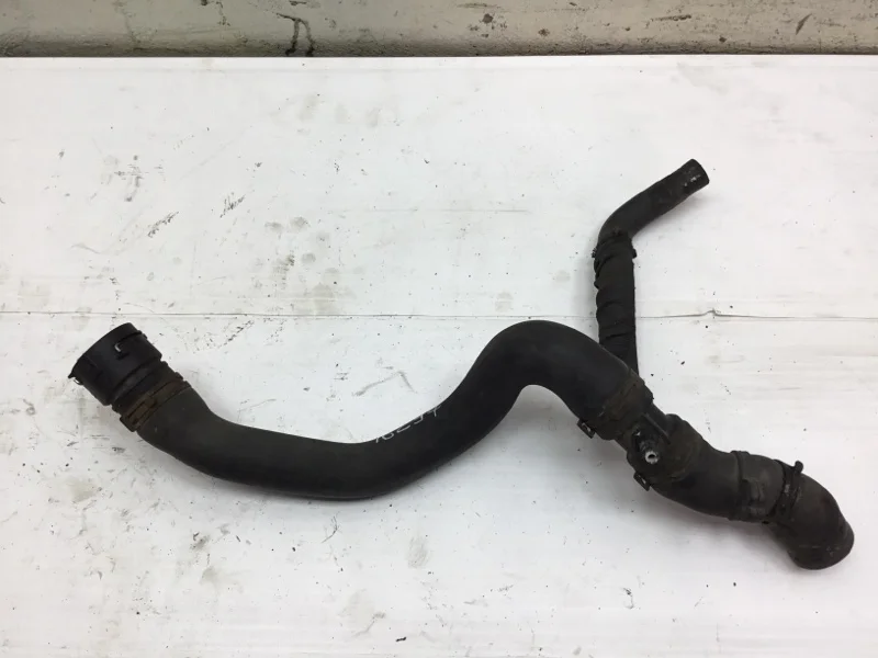 Патрубок системы охлаждения AUDI A3 2005 1K0122101CK ХЭТЧБЕК BGU