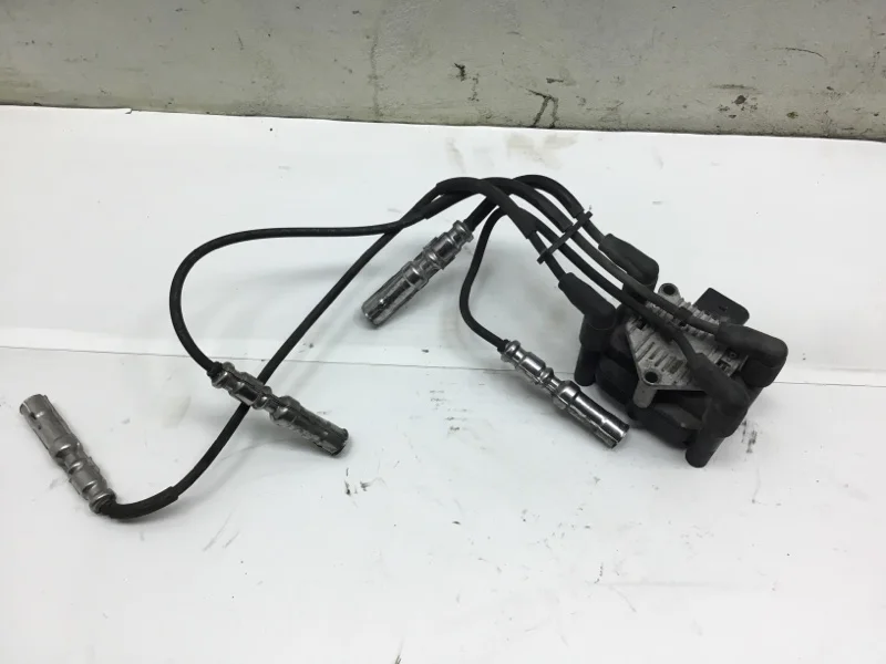 Катушка зажигания Audi A4 2004 032905106E УНИВЕРСАЛ ALZ