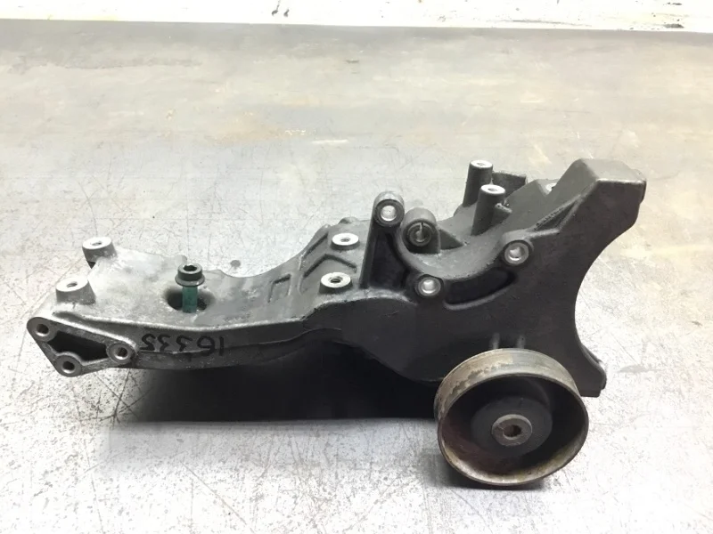 Кронштейн генератора AUDI A4 2004 06D903141G УНИВЕРСАЛ ALZ