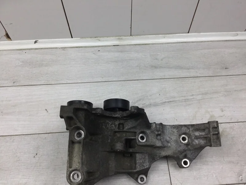 Кронштейн генератора AUDI A4 2008 03G903143D УНИВЕРСАЛ BPW