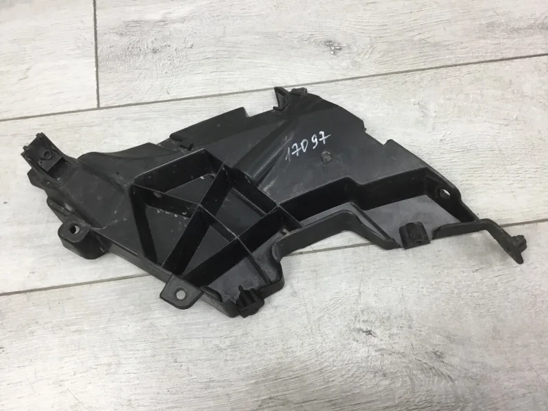 Крепление бампера AUDI A7 2010 4G8807284C СЕДАН CDUC, переднее правое