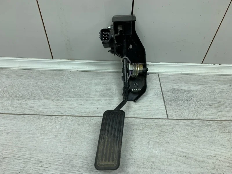 Педаль газа TOYOTA AVENSIS 2008 B7825 УНИВЕРСАЛ 3ZZ-FE