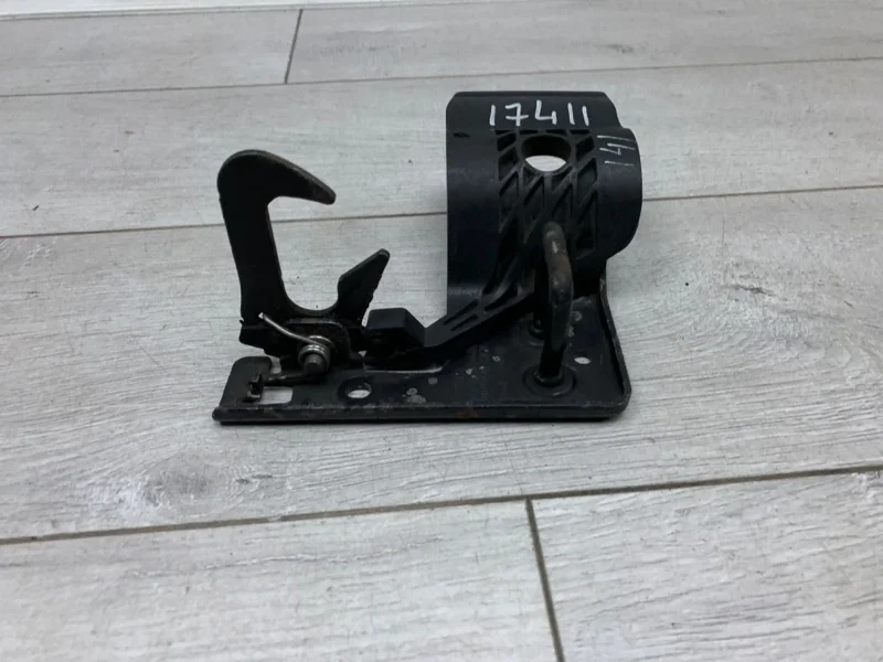 Замок капота AUDI A3 2005 8P0823480 ХЭТЧБЕК BGU