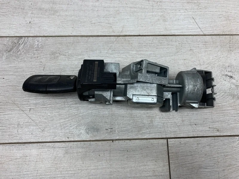 Замок зажигания Peugeot 208 2013 6E5T15607BA ХЭТЧБЕК 8H01 DV4C