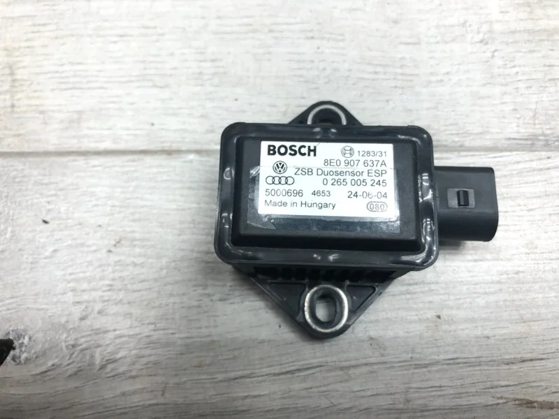 Датчик ускорения AUDI A4 2004 8E0907637A УНИВЕРСАЛ ALZ