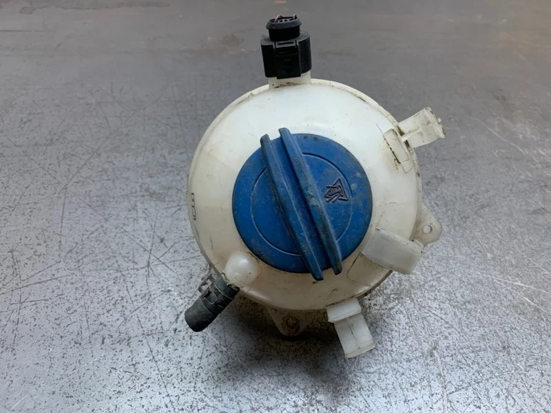 Бачок расширительный Volkswagen Golf 2006 1K0121407A ХЭТЧБЕК BLS