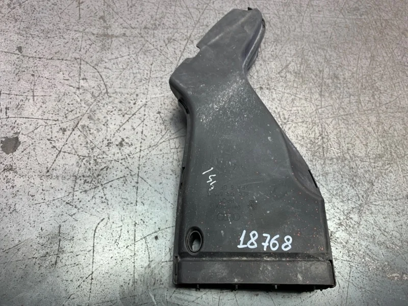 Воздухозаборник AUDI A4 2004 8E0129618K УНИВЕРСАЛ ALZ