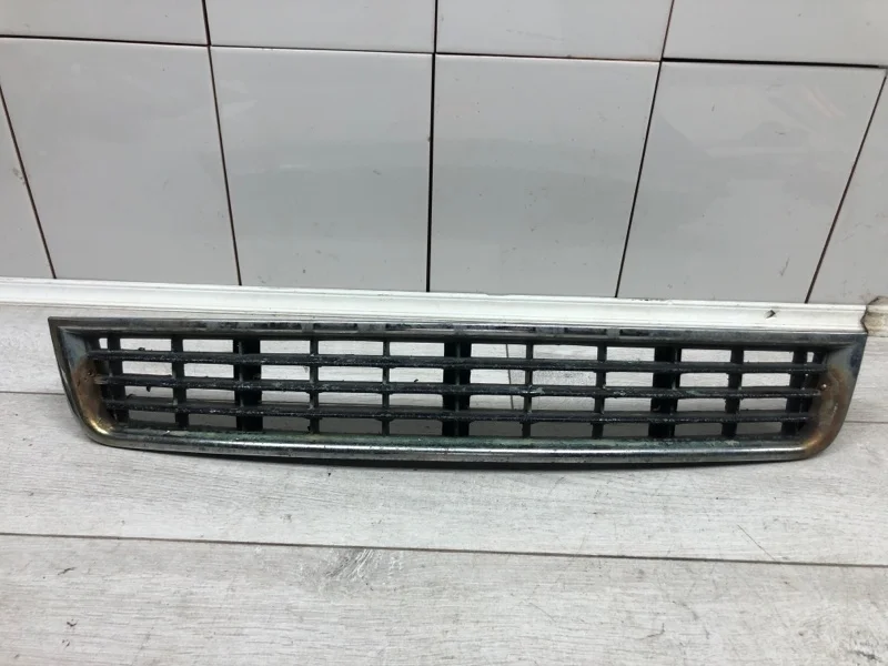 Решетка бампера AUDI A4 2004 8E0807647 УНИВЕРСАЛ ALZ