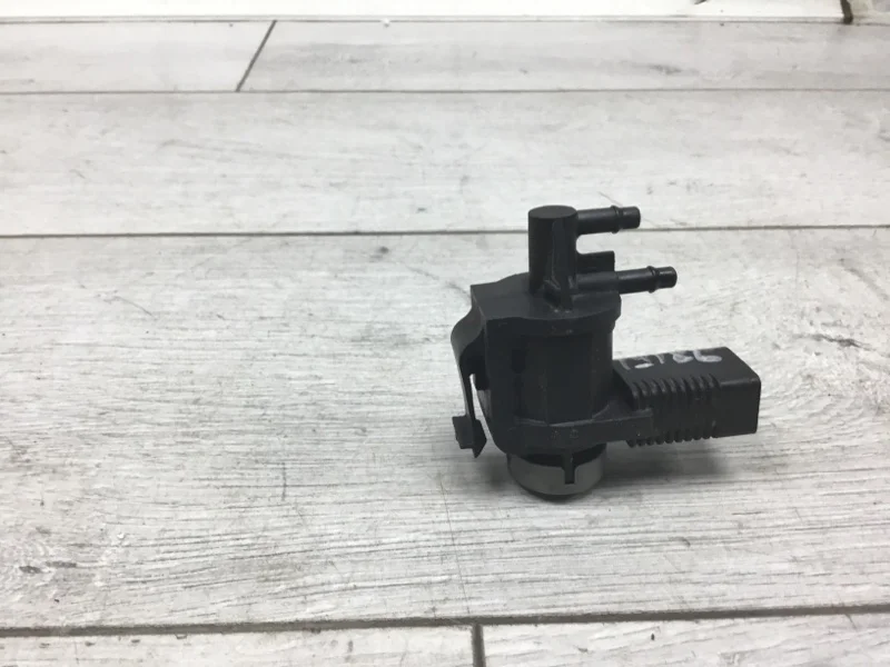 Вакуумный электромагнитный клапан Volkswagen Transporter 2004 1J0906283C ФУРГОН AXC