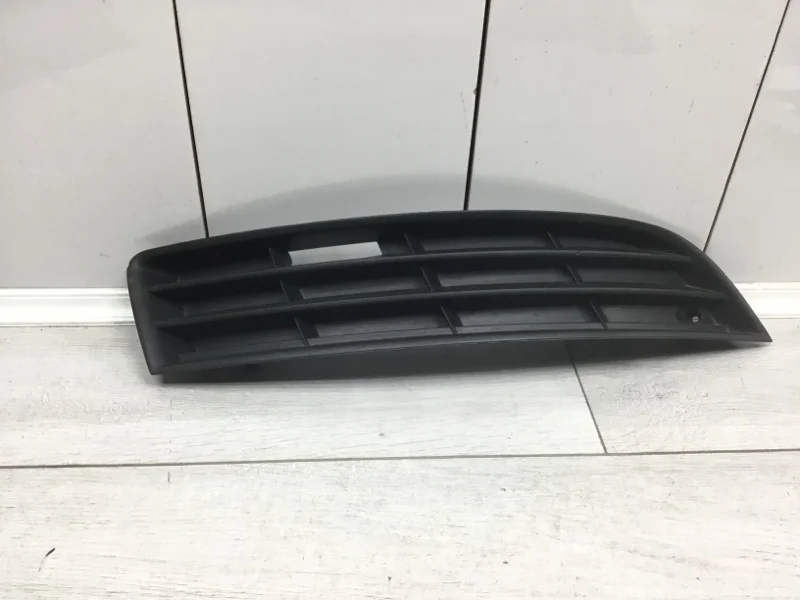 Решетка бампера Volkswagen Passat 2008 3C0853666 УНИВЕРСАЛ BLS, передняя правая