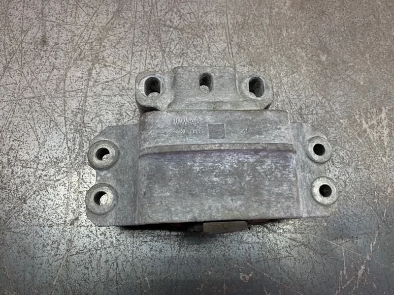 Подушка двигателя VOLKSWAGEN GOLF 2005 1K0199555 ХЭТЧБЕК BGU, левая