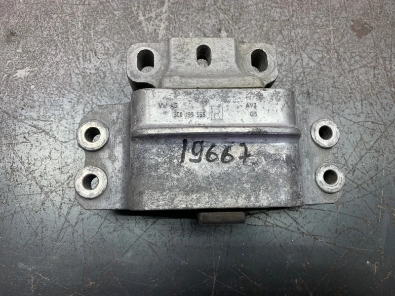 Подушка двигателя VOLKSWAGEN PASSAT 2012 3C0199555 УНИВЕРСАЛ CAYC