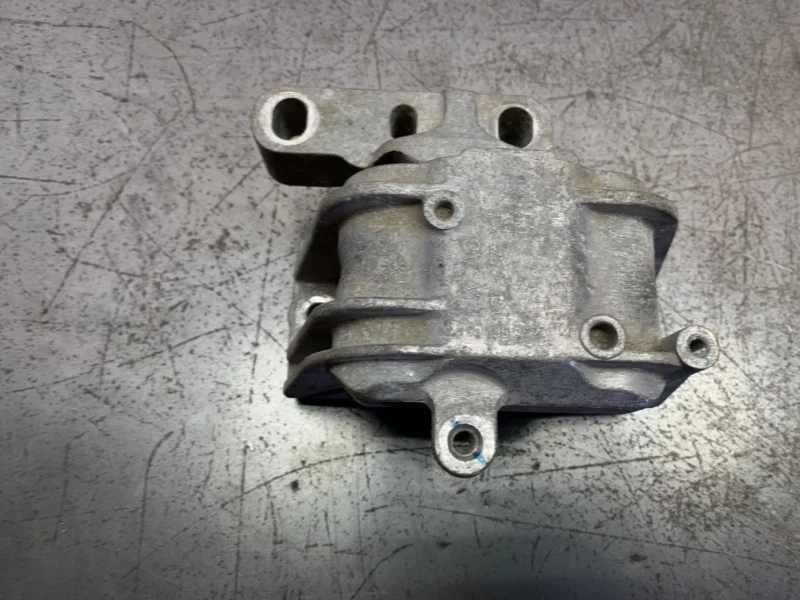 Подушка двигателя Volkswagen Passat 2008 1K0199262M УНИВЕРСАЛ BLS