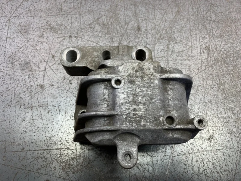 Подушка двигателя Volkswagen Caddy 2010 1K0199262BA ФУРГОН BLS