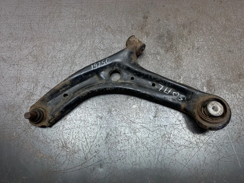 Рычаг подвески нижний FORD FIESTA 2010 8V513051BD ХЭТЧБЕК TZJA, передний левый