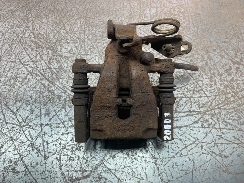 Суппорт тормозной Ford S-Max 2011 1738987 МИНИВЭН UFWA, передний правый