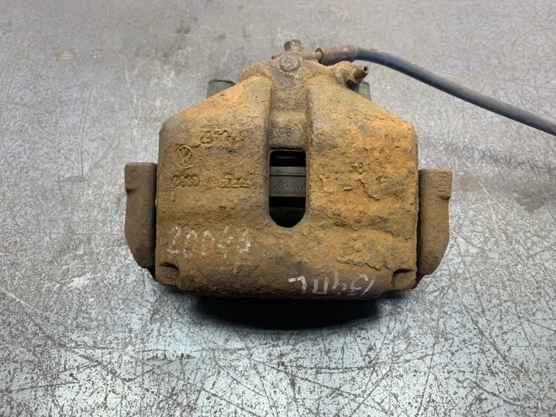 Суппорт тормозной Volkswagen Caddy 2010 1K0615123E ФУРГОН BLS, передний левый