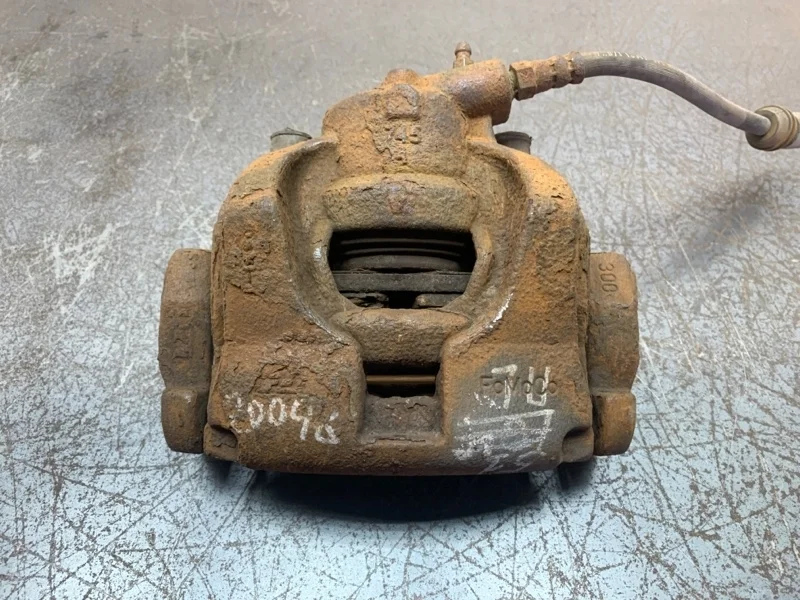 Суппорт тормозной Ford S-Max 2011 1583140 МИНИВЭН UFWA, передний левый