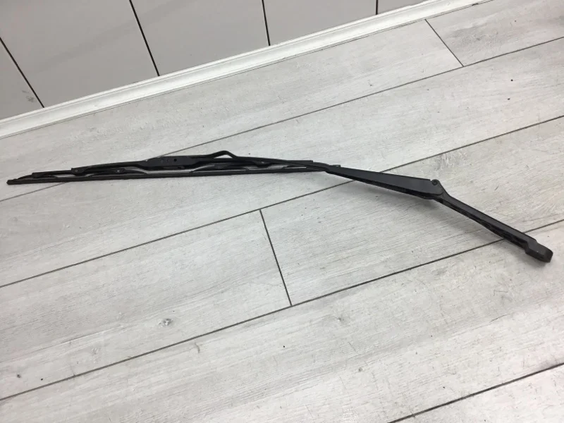 Щеткодержатель VOLKSWAGEN TRANSPORTER 1998 701955409A ФУРГОН ACV, правый