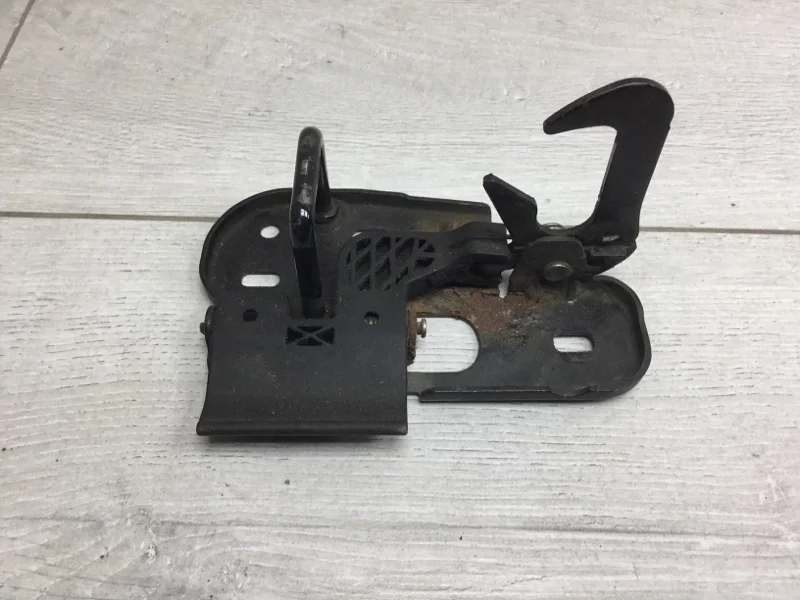 Замок капота Volkswagen Caddy 2005 1Т0823480А ФУРГОН BLS