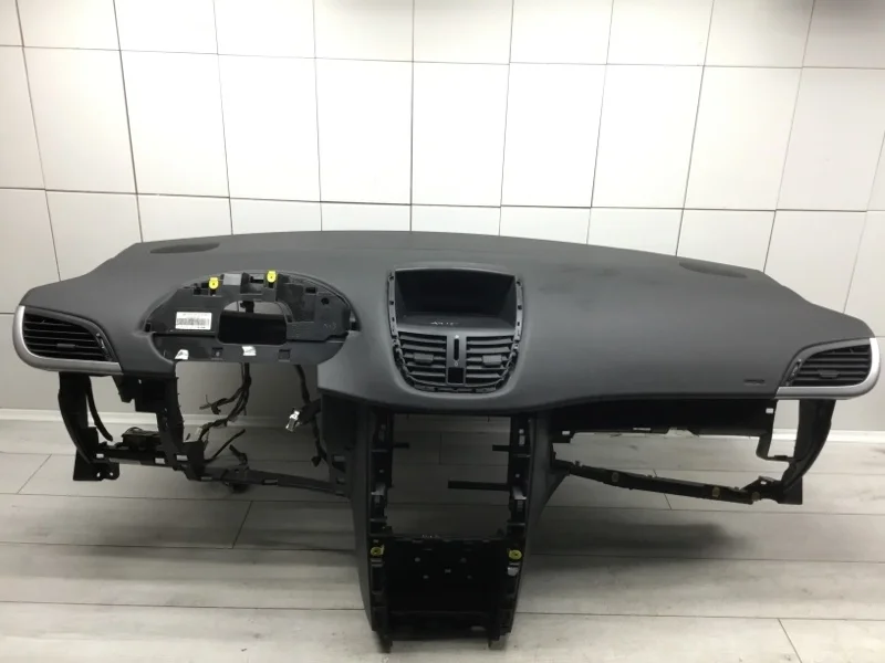 Торпедо PEUGEOT 207 2007 8211XS ХЭТЧБЕК 8HZ (DV4TD)