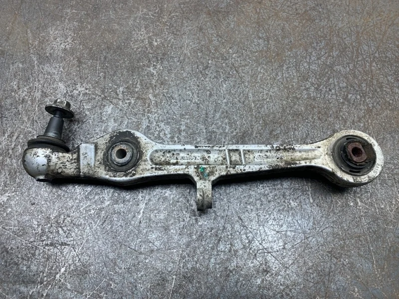 Рычаг поворотного кулака AUDI A4 2005 8E0407151R УНИВЕРСАЛ ALZ, передний