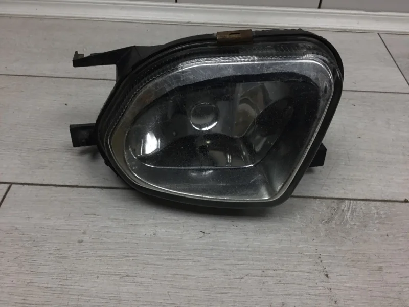 Фара противотуманная Mercedes-Benz E-Class 2003 A2118200556 УНИВЕРСАЛ 646.961 30 115431, передняя левая