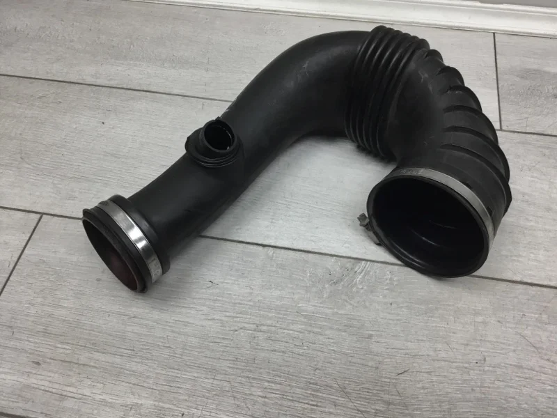 Патрубок воздушного фильтра Mercedes-Benz E-Class 2003 A6460940097 УНИВЕРСАЛ 646.961 30 115431