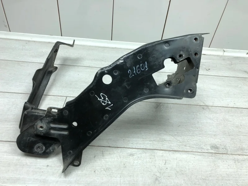 Кронштейн замка капота Mercedes-Benz E-Class 2003 A2116200316 УНИВЕРСАЛ 646.961 30 115431, левый